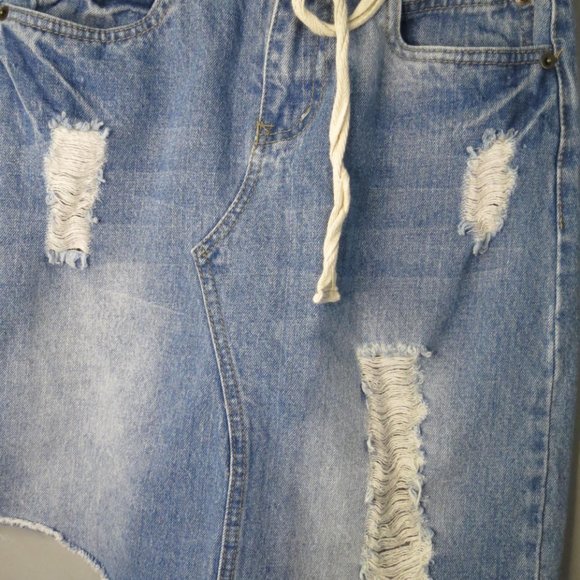 X TM JEANS - distressed denim skirt - size med - Picture 4 of 5
